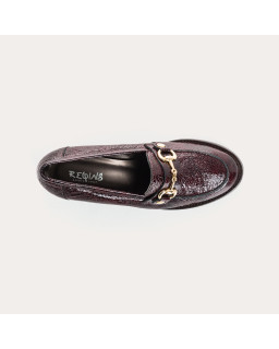 College moccasins with removable flanges in grained varnish leather