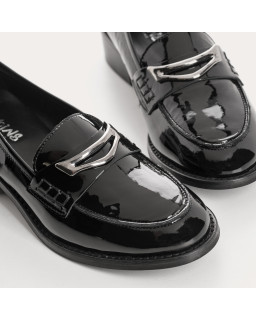 Moccasins College in two-color varnish leather