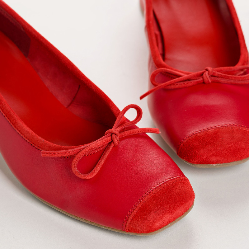 Ballerines à talons en cuir lisse avec renfort en velours