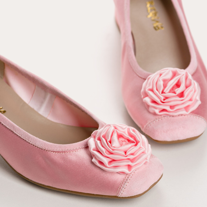 Ballerinas with black silk heels