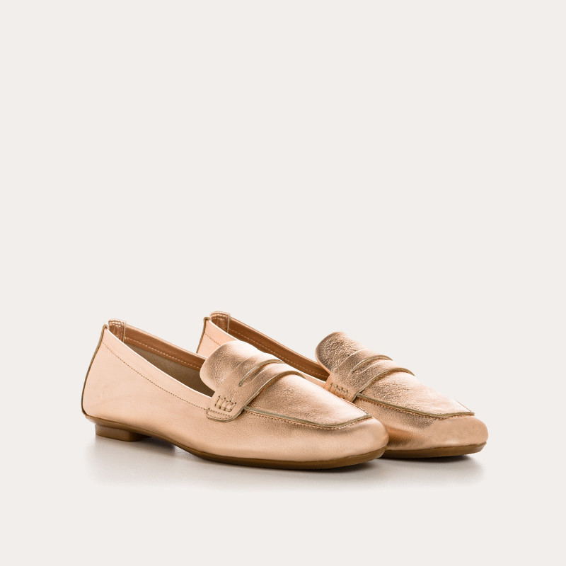 College moccasins in platinum metal leather with square butt