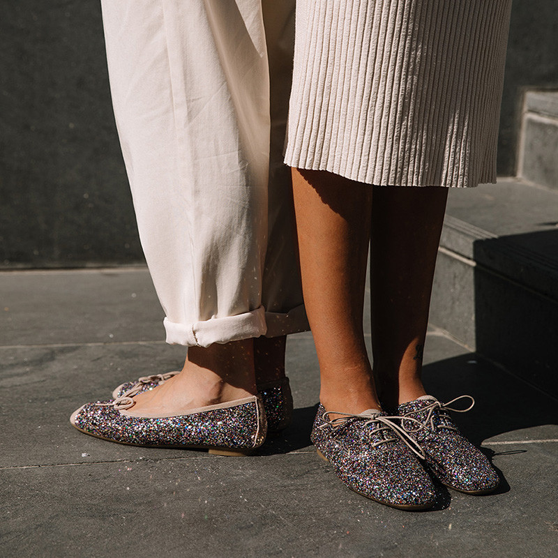 Derbies plates en tissu pailleté avec lacets ton sur ton