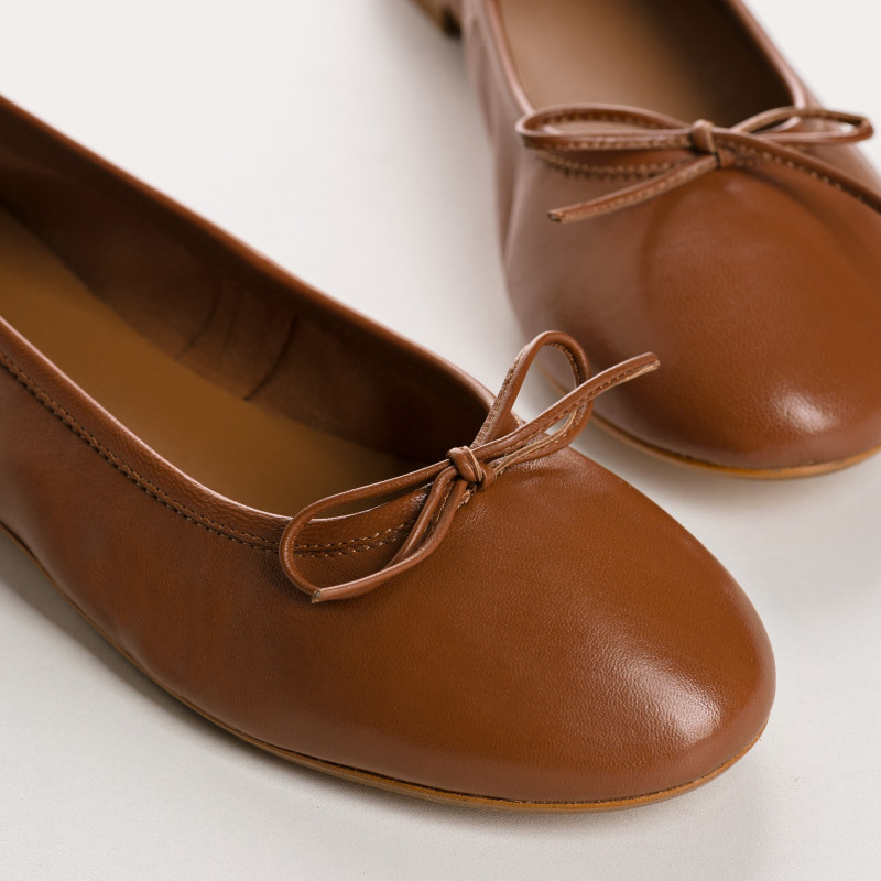 Flat bowl flat ballerinas with rounded butt