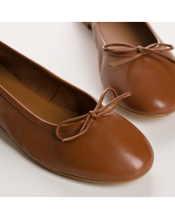 Flat bowl flat ballerinas with rounded butt