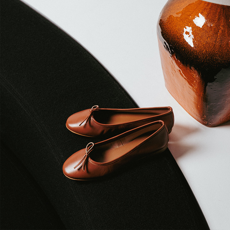 Flat bowl flat ballerinas with rounded butt