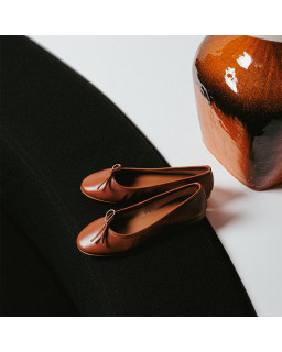 Flat bowl flat ballerinas with rounded butt