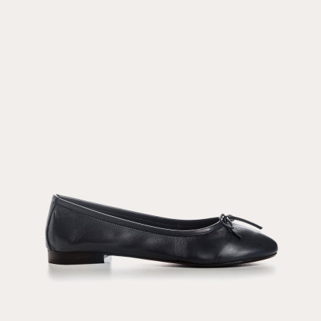 Flat bowl flat ballerinas with rounded butt