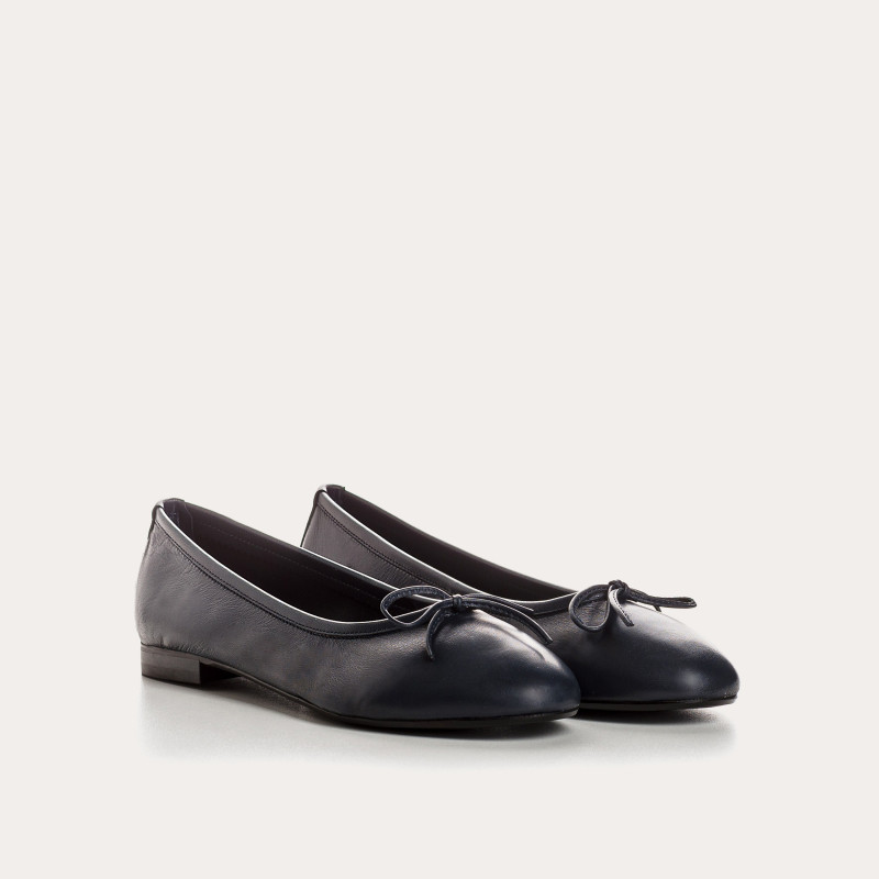 Flat bowl flat ballerinas with rounded butt