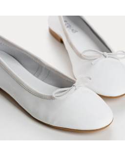 Ballerinas rounded in varnish leather