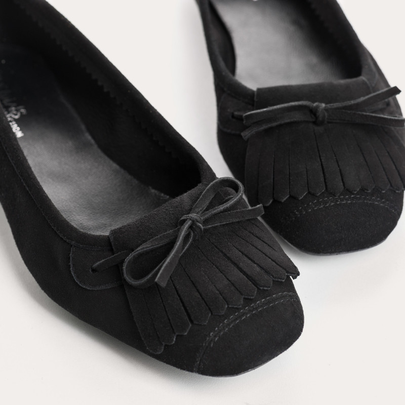 Velvet leather ballerinas with fringes on top