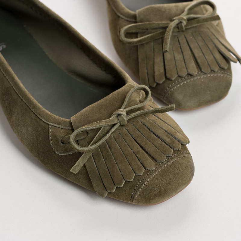 Velvet leather ballerinas with fringes on top