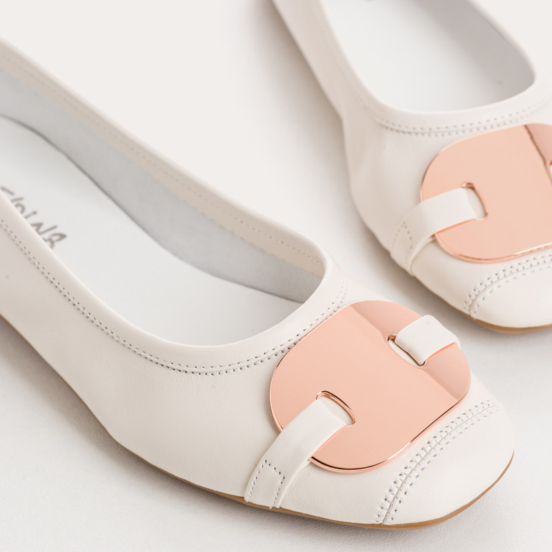 Ballerines en cuir avec plaque bijou en métal argenté
