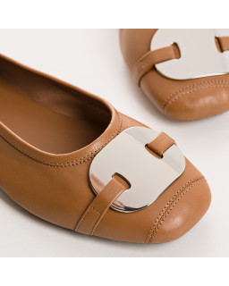 Ballerines en cuir avec plaque bijou en métal argenté