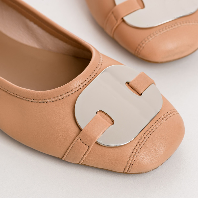 Leather ballerinas with silver metal jewel plate