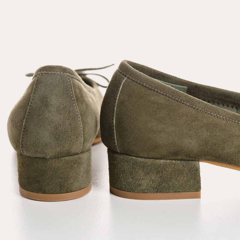 Ballerines à talons en cuir velours