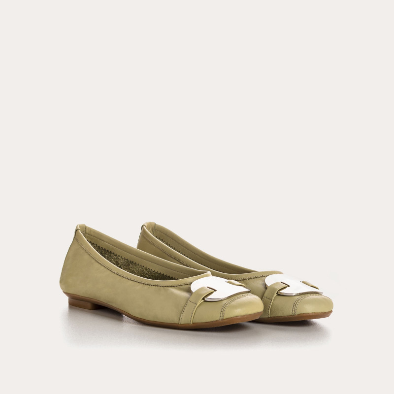 Leather ballerinas with silver metal jewel plate