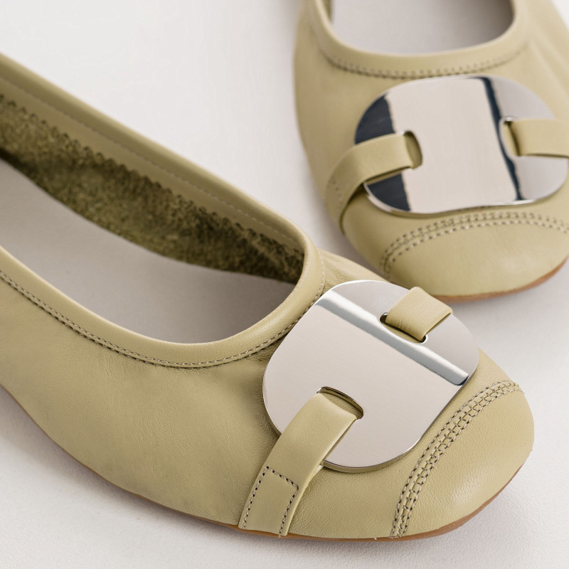 Leather ballerinas with silver metal jewel plate
