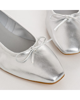 Silver or gilded metal leather ballerinas with pointed end