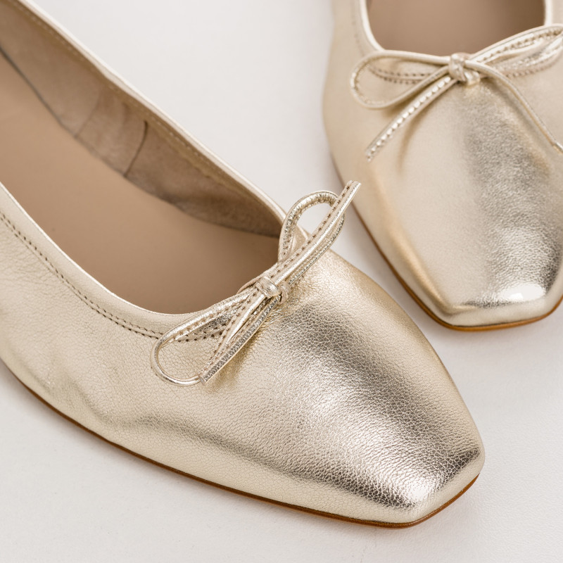 Ballerines en cuir métal argent ou doré avec bout pointu
