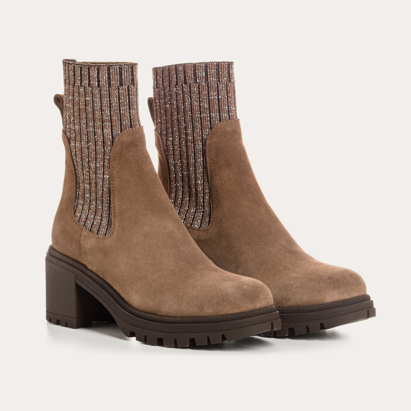 Boots Chelsea with velvet leather heel with elastic