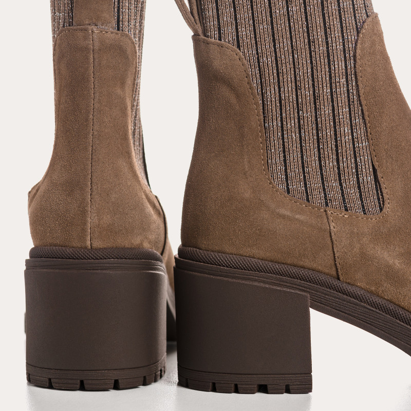 Boots Chelsea à talon en cuir velours avec élastiques