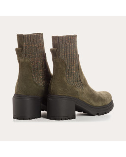 Boots Chelsea with velvet leather heel with elastic