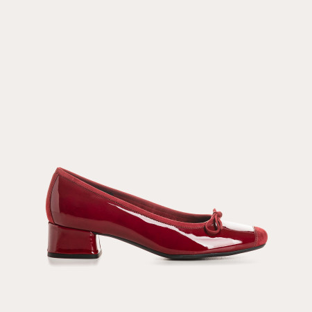 Ballerinas with red varnished leather and velvet