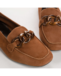 Mocassins bijoux en cuir velours bout carré et chaîne bois brossé