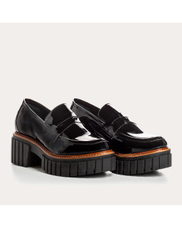 Chunky leather moccasins varnish