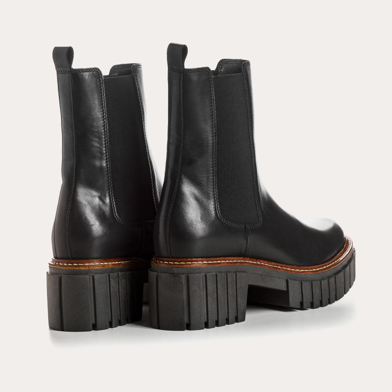 Boots Chelsea en cuir lisse noir avec élastiques