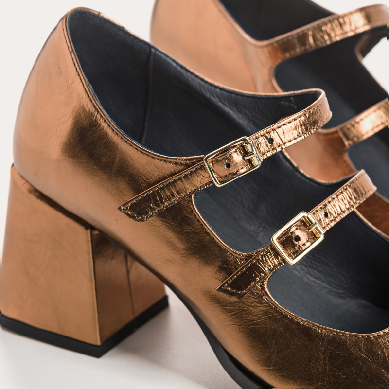 Babies à talons en cuir métallisé avec boucle argentée ou dorée