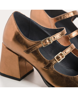 Babies with metallic leather heels with silver or golden buckle