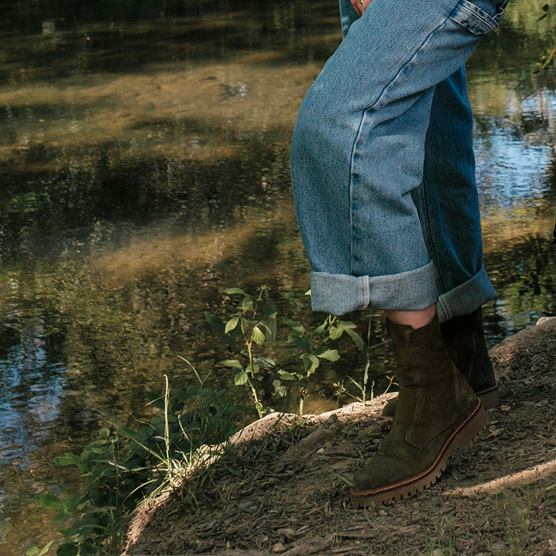 Boots Chelsea en cuir velours avec élastiques et zip intérieur