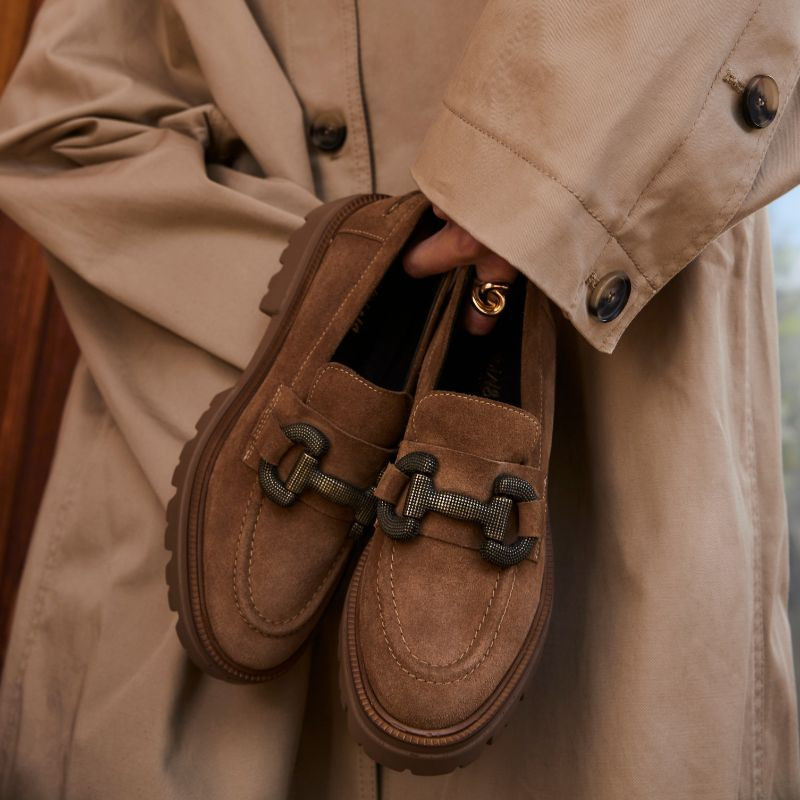 Mocassins chunky en cuir velours avec boucles dorées