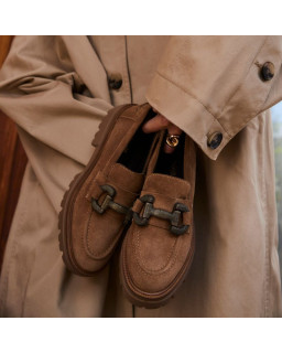 Mocassins chunky en cuir velours avec boucles dorées