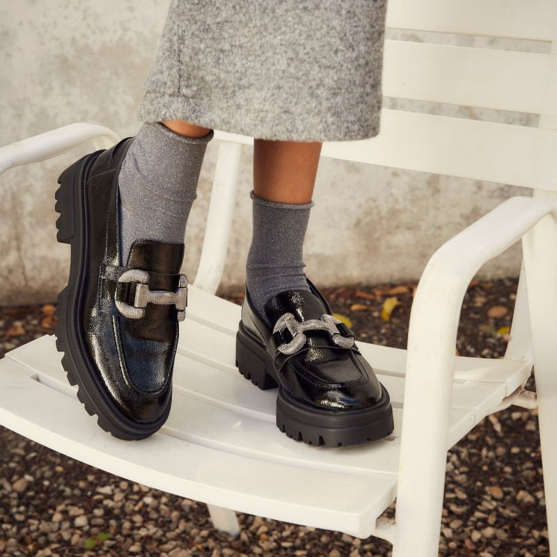 Mocassins chunky en naplak noir avec boucles argentées