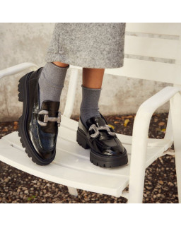 Mocassins chunky en naplak noir avec boucles argentées
