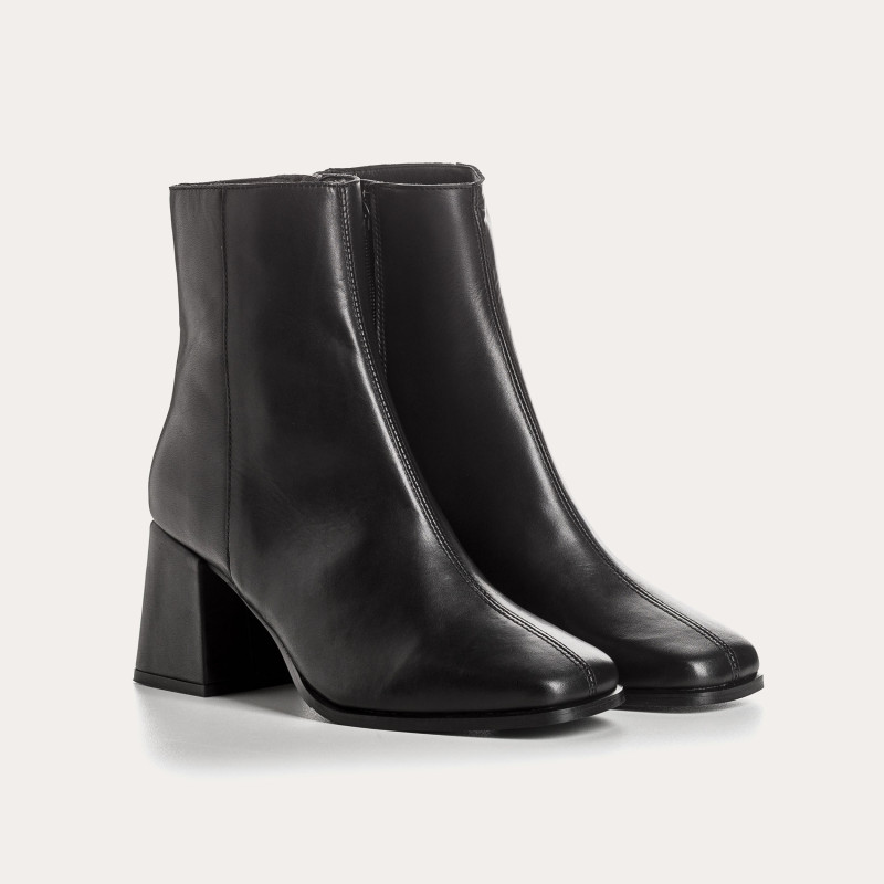 Bottines à talons carrés en cuir noir avec zip intérieur