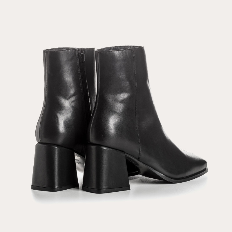Black leather square heeled boots with interior zip