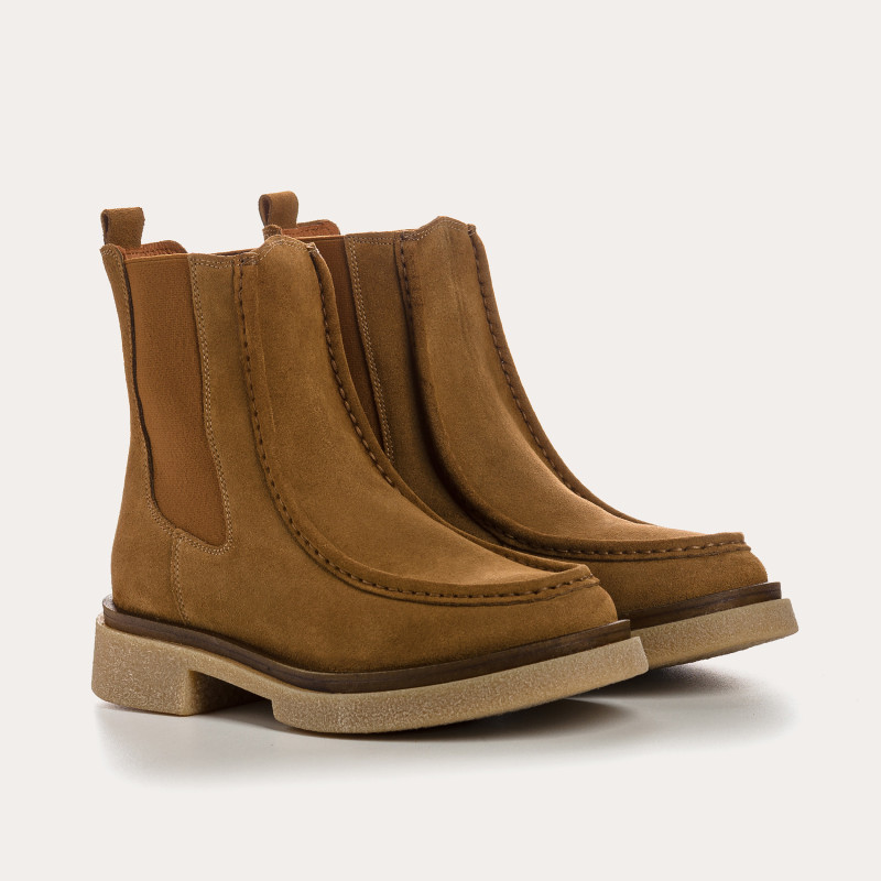 Boots Chelsea en cuir velours couleur havane avec élastiques