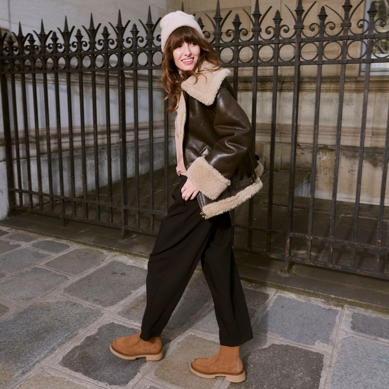 Boots Chelsea en cuir velours couleur havane avec élastiques