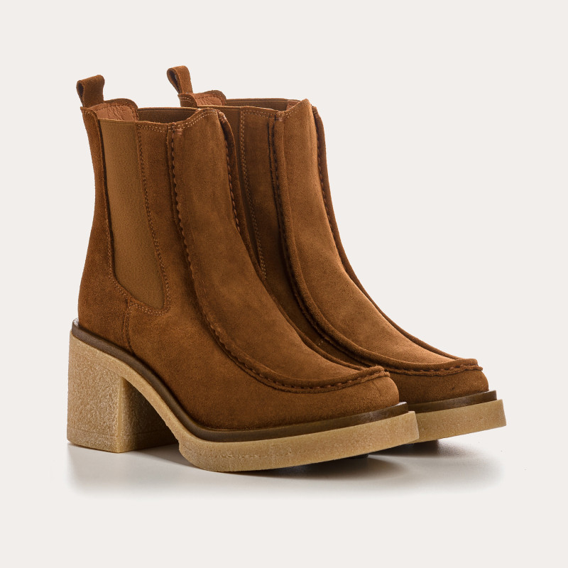 Boots Chelsea with high heels in velvet leather with elastic