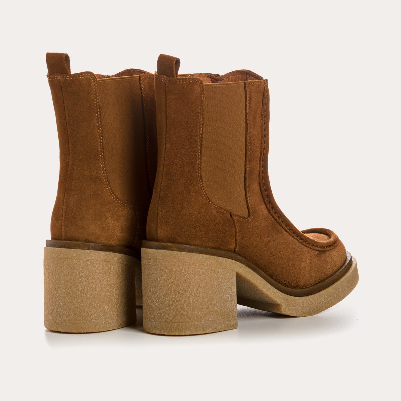 Boots Chelsea with high heels in velvet leather with elastic