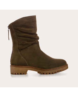 Velvet leather boots with notched soles with rear zip