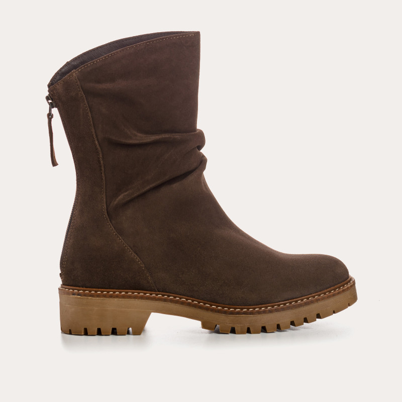 Boots en cuir velours à semelles crantées avec zip arrière