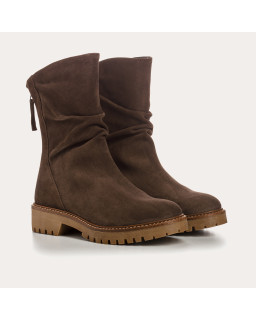 Velvet leather boots with notched soles with rear zip