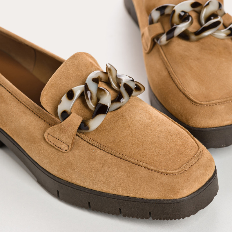 Velvet leather moccasins with chain jewel