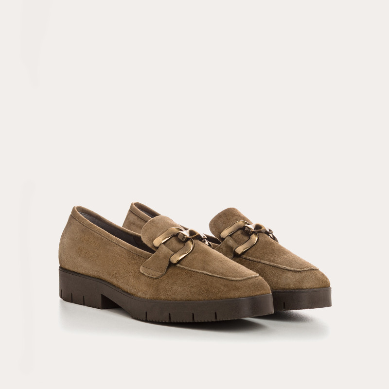 Velvet leather jaw moccasins with golden jewelry or silver