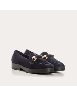 Velvet leather moccasins with notched soles and golden accessories