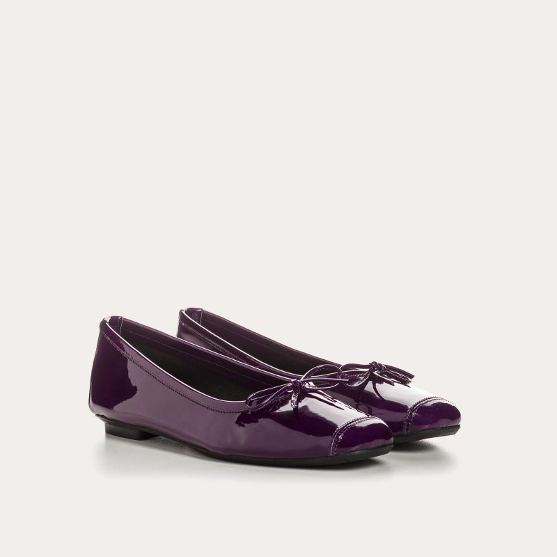 Ballerines en cuir vernis violet à noeud